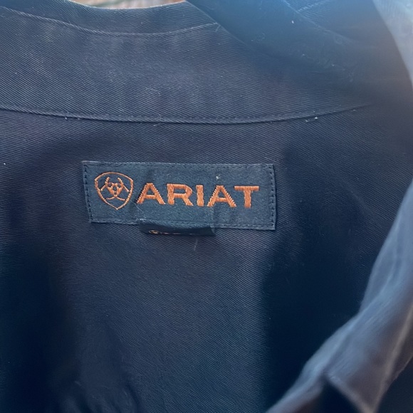 Black ARIAT button down - Picture 2 of 8